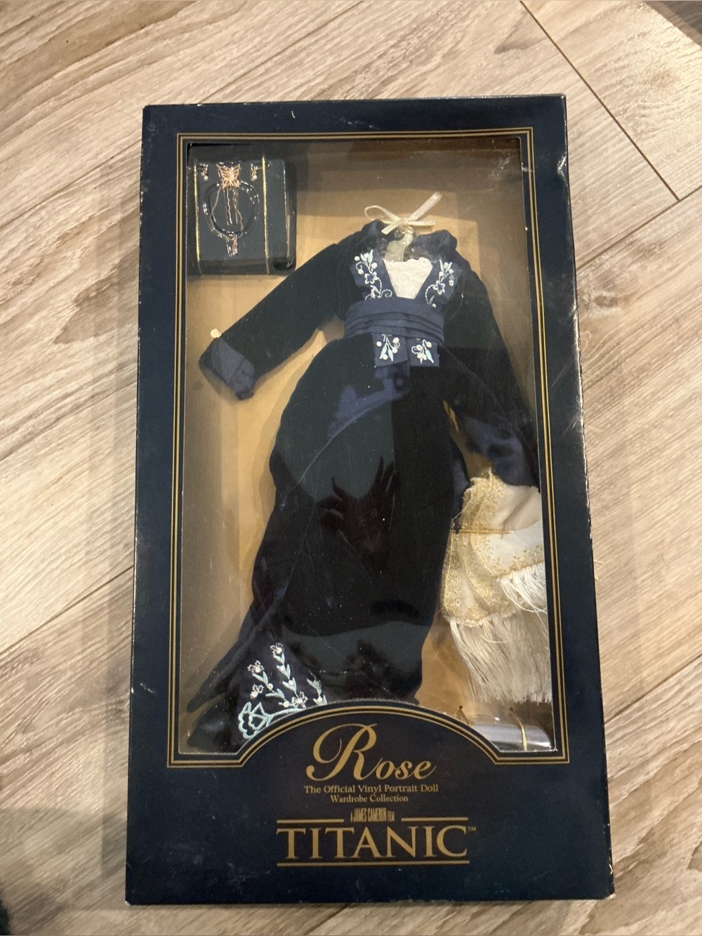 NIB Franklin Mint Titanic Rose Doll Velvet Flying Dress Outfit